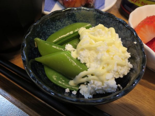 スナップエンドウ手作りリコッタチーズ添え(180405朝ごはん)