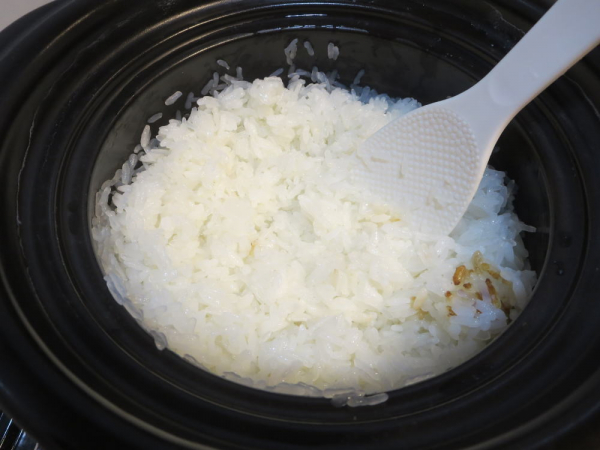 お米に混ぜて炊いて食べるこんにゃく入りごはん