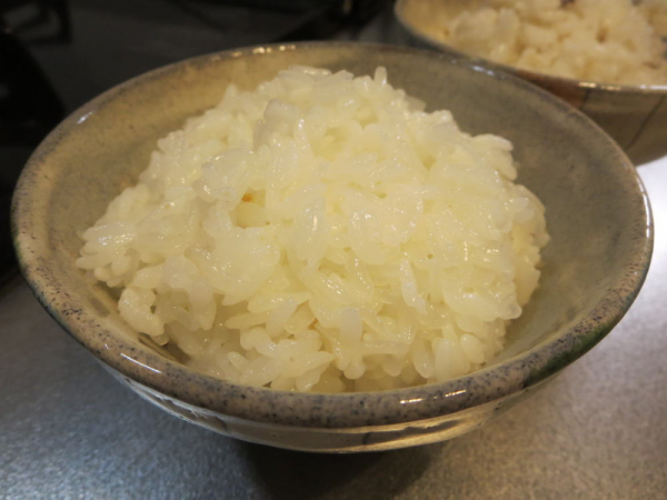 お米に混ぜて炊いて食べるこんにゃく入りごはん