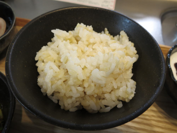 発芽玄米と白米を半々で炊いたごはん