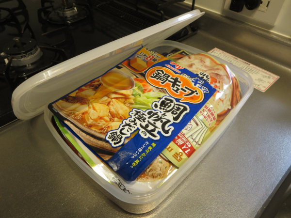 ひとり鍋用の鍋の素は100円ショップの保存容器で保存
