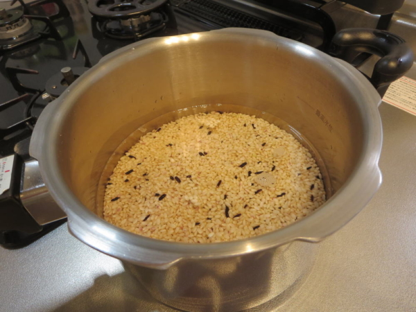 玄米ごはんを圧力鍋で炊く