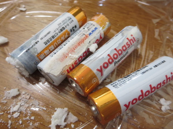 ヨドバシカメラのアルカリ乾電池(10年保存可能品)の液漏れ
