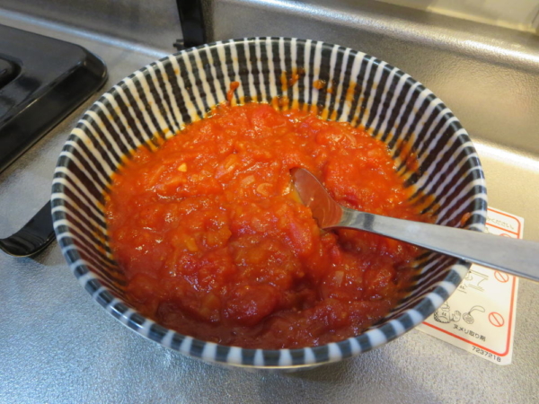 冷凍保存のトマトソースを解凍(加熱)