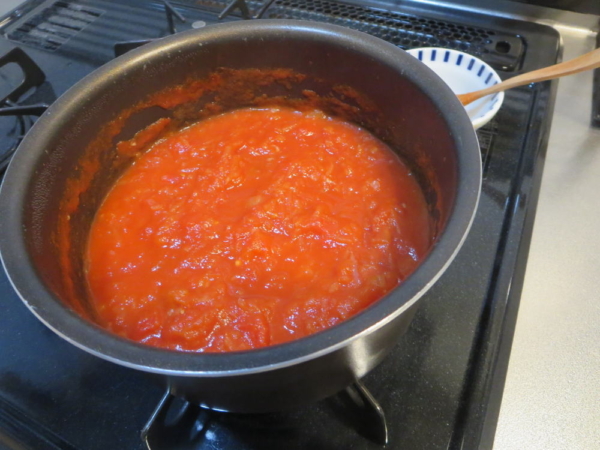 トマト缶でトマトソースを作り置き