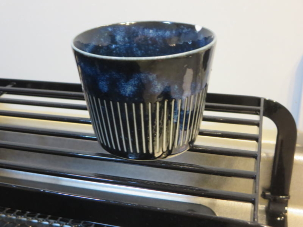 お気に入りの蕎麦猪口の淵が欠けていた