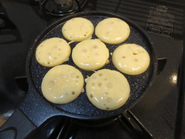 コロコロ♪ひとくちボール焼でホットケーキ