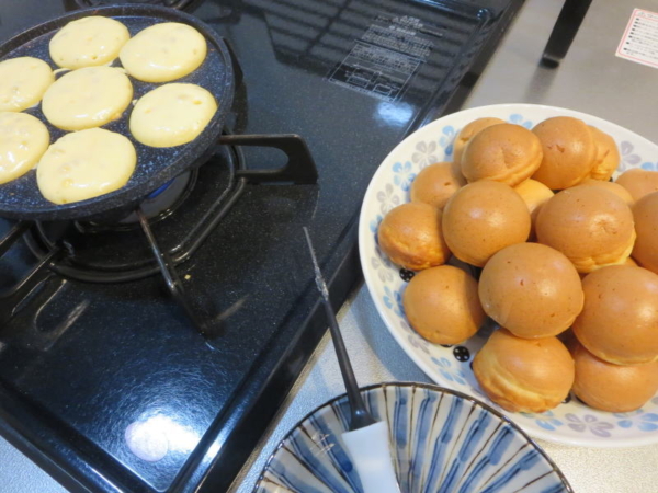 コロコロ♪ひとくちボール焼でホットケーキ