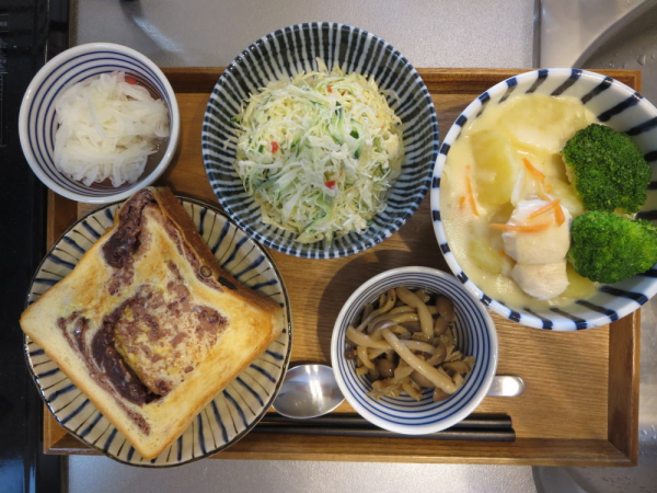 食パン(あんこパン)メインの献立