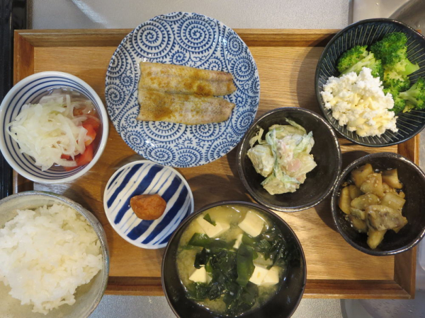 さんまのカレー風味焼きメインの献立