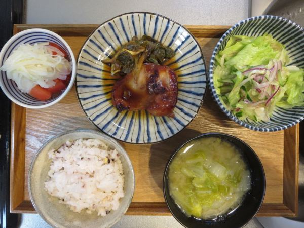 照り焼きチキンメインの献立