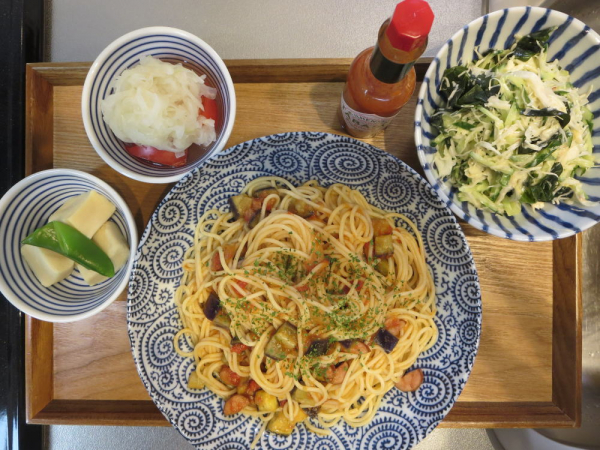 トマトソースパスタメインの献立