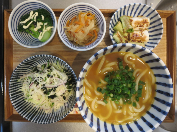 カレーうどん(冷凍食品)メインの献立