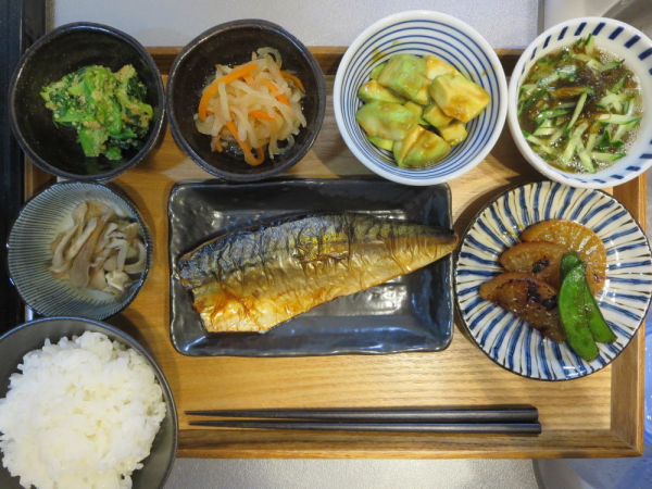 焼魚(焼き塩サバ)メインの献立