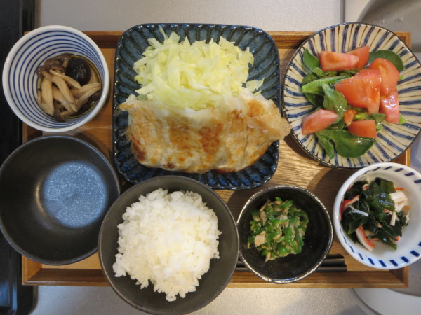 焼き餃子メインの献立