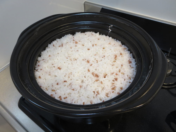 赤米を土鍋で炊く