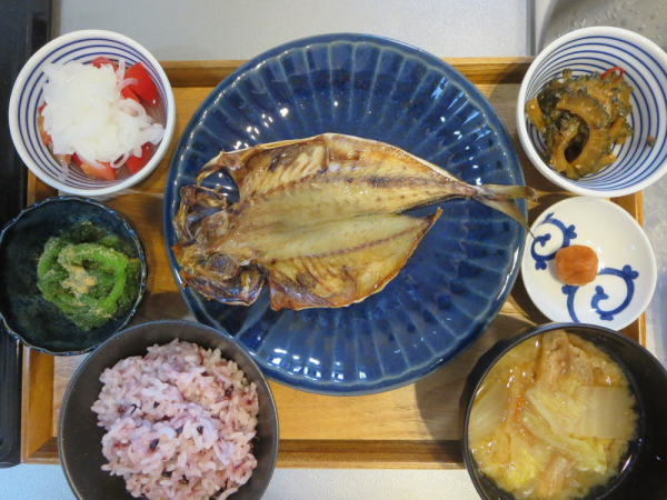 焼魚(アジの開き)の献立