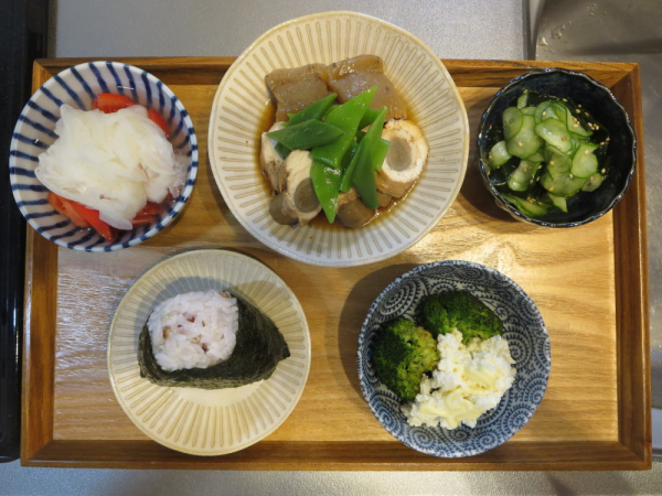 ごぼうの鶏肉巻きとおにぎりの献立