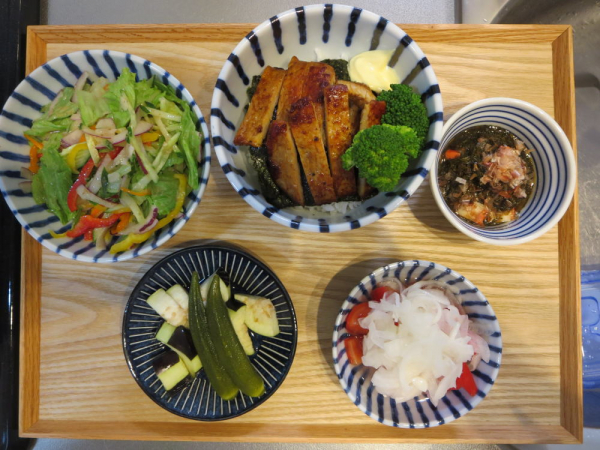 焼肉丼(味付け豚ロース)の献立