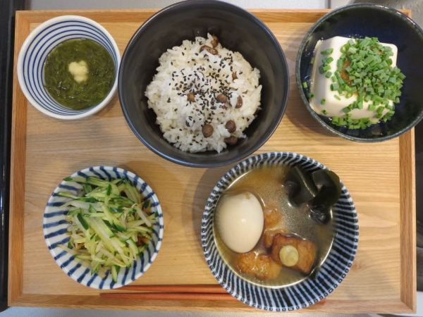 むかごごはんとおでんの献立