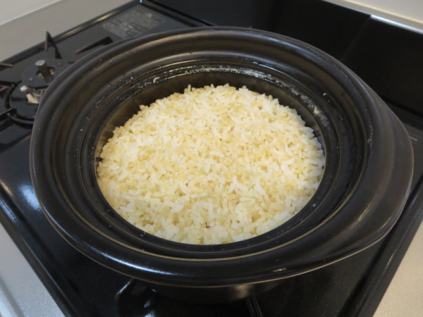 ファンケルの発芽米と白米を土鍋で炊く