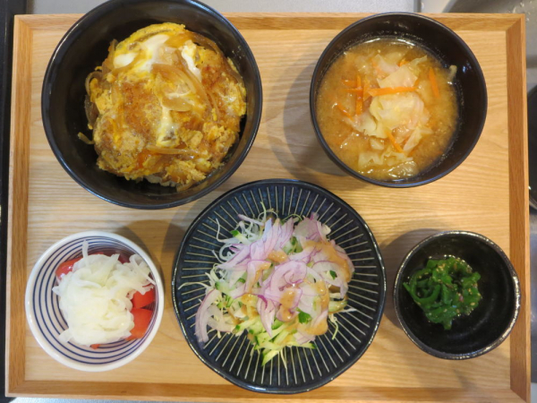 焼き鶏かつ丼(ノンフライ)の献立