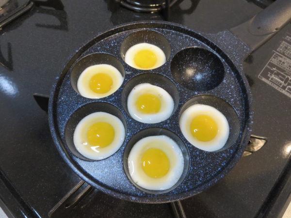 コロコロ♪ひとくちボール焼でうずらの卵の目玉焼き