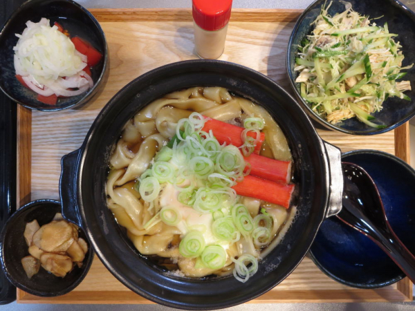 鍋焼きうどん(ひもかわ)の献立