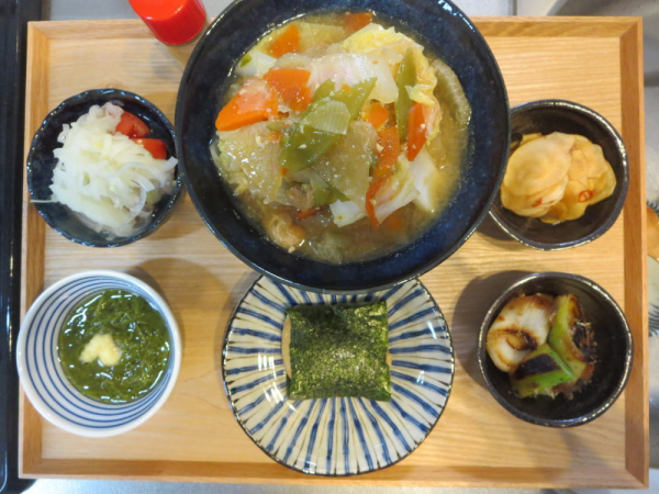 具だくさんそば(味噌味)と明太バター餅(平野レミさん)の献立