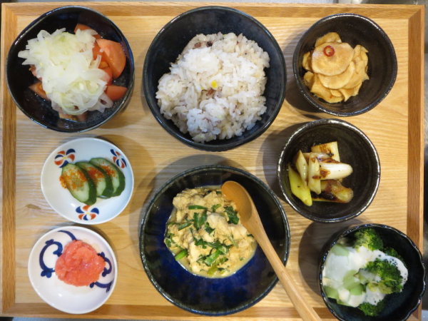 豆腐とニラの炒め物と明太子の献立