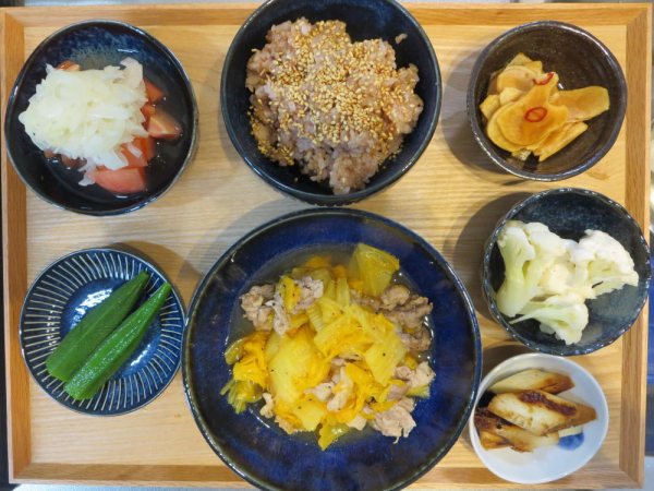 オレンジ白菜と豚肉の蒸し物の献立