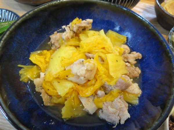 オレンジ白菜と豚肉の蒸し物