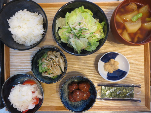 中華風肉団子(チルド)とツナマヨの献立