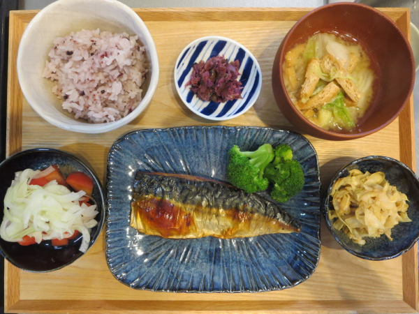 焼魚(骨取りさば)の献立