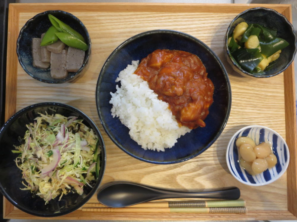 チキントマトカレーの献立