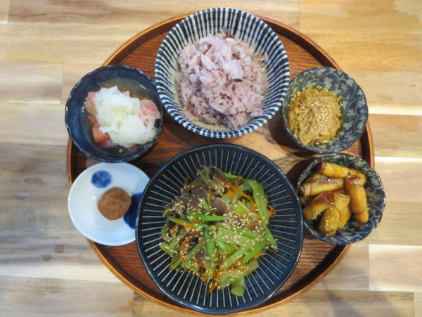 豚肉と小松菜の炒め物の献立