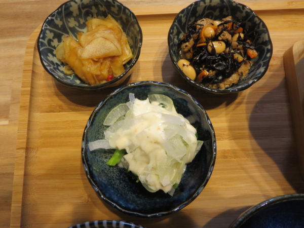 菊芋の甘酢醬油漬け、ひじきと大豆煮、ブロッコリーと玉ねぎのサラダ