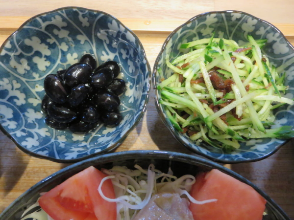 黒豆、きゅうりとあみの佃煮の和え物