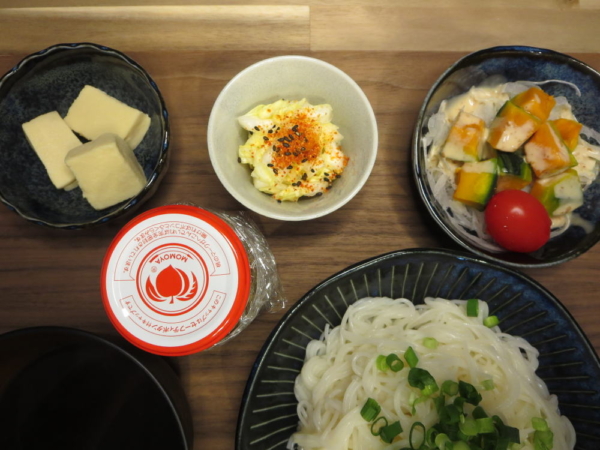 高野豆腐煮、白菜の浅漬け、かぼちゃサラダ