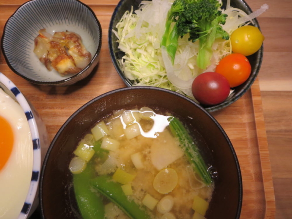 菊芋、サラダ、味噌汁
