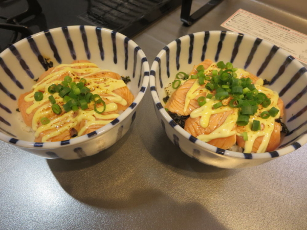 炙りサーモン丼