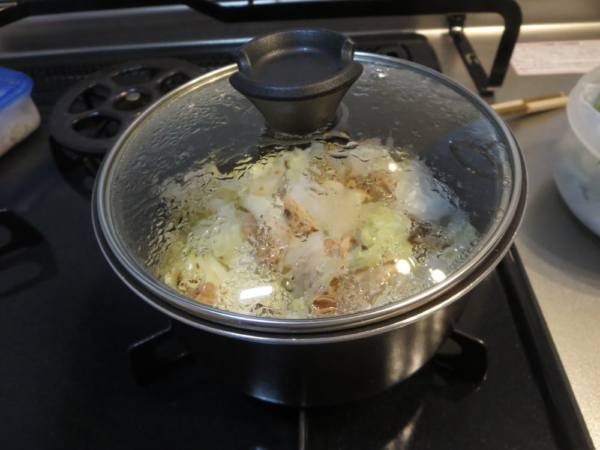 白菜とツナ缶の蒸し焼き
