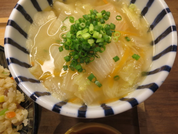 中華スープ(水餃子入り)