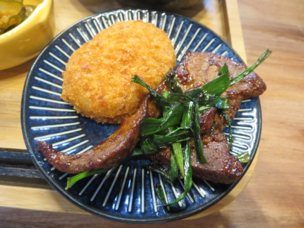 ミニコロッケとレバニラ(お惣菜)