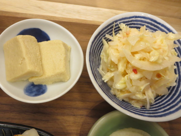高野豆腐煮、コールスローサラダ