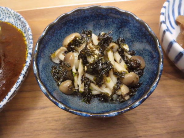 しめじ煮と韓国海苔ふりかけの和え物