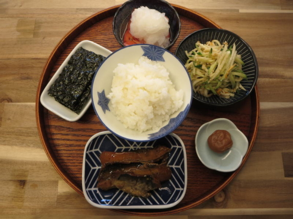 いわしのかば焼き缶の献立