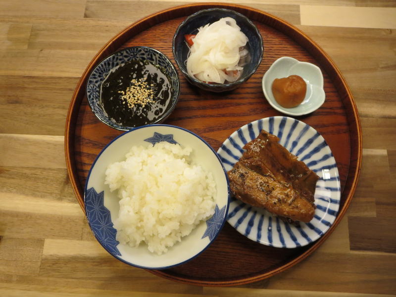 さんまのかば焼き缶の献立