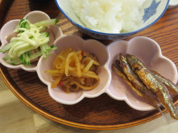 魚肉ソーセージのきゅうりのせ、ハリハリ漬け、わかさぎの佃煮