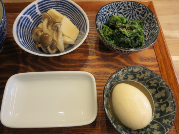 高野豆腐煮、ごま和え、煮たまご、味のり